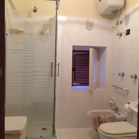 Porzione Di Antica Casa Nobiliare *